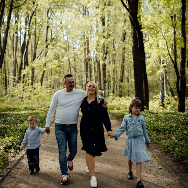 Plenerowa sesja rodzinna. Fotograf na wesele Śląsk. Fotograf województwo śląskie. Fotograf na chrzest Śląsk. Katowice. Dąbrowa Górnicza. Zawiercie. Kraków.