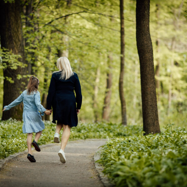 Plenerowa sesja rodzinna. Fotograf na wesele Śląsk. Fotograf województwo śląskie. Fotograf na chrzest Śląsk. Katowice. Dąbrowa Górnicza. Zawiercie. Kraków.