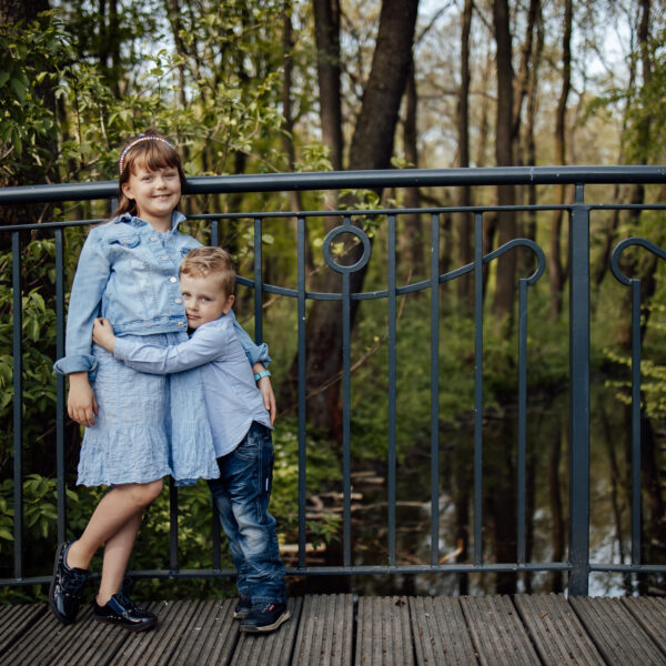 Plenerowa sesja rodzinna. Fotograf na wesele Śląsk. Fotograf województwo śląskie. Fotograf na chrzest Śląsk. Katowice. Dąbrowa Górnicza. Zawiercie. Kraków.