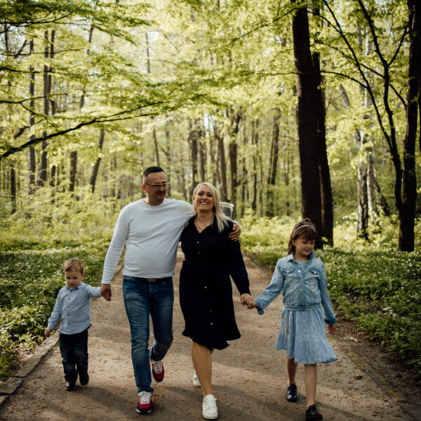 Plenerowa sesja rodzinna. Fotograf na wesele Śląsk. Fotograf województwo śląskie. Fotograf na chrzest Śląsk. Katowice. Dąbrowa Górnicza. Zawiercie. Kraków.