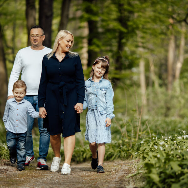 Plenerowa sesja rodzinna. Fotograf na wesele Śląsk. Fotograf województwo śląskie. Fotograf na chrzest Śląsk. Katowice. Dąbrowa Górnicza. Zawiercie. Kraków.