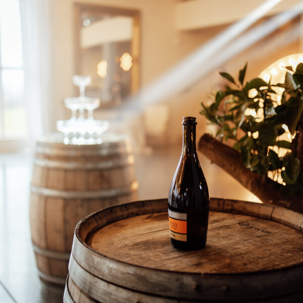 Odkryj magię niezapomnianego reportażu ślubnego w Villa Love w Krakowie. Profesjonalny fotograf na ślub i wesele uchwyci każdy emocjonujący moment Waszej uroczystości. #ŚlubMałopolska #FotografŚląsk #VillaLoveKraków