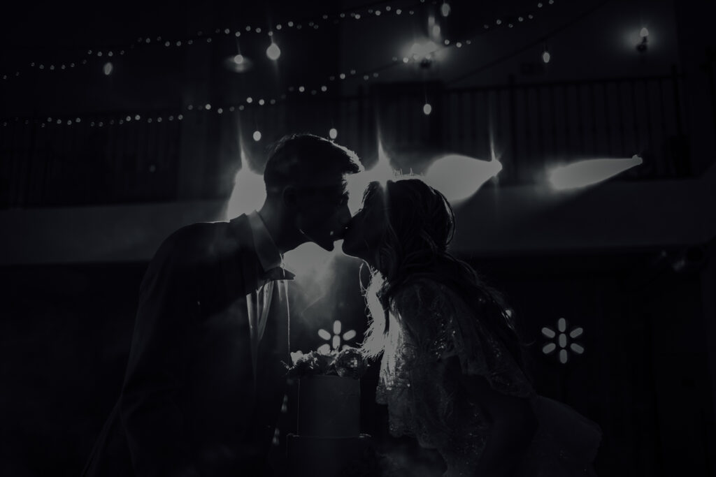 Odkryj magię niezapomnianego reportażu ślubnego w Villa Love w Krakowie. Profesjonalny fotograf na ślub i wesele uchwyci każdy emocjonujący moment Waszej uroczystości. #ŚlubMałopolska #FotografŚląsk #VillaLoveKraków