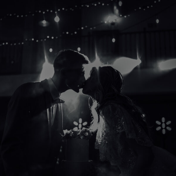 Odkryj magię niezapomnianego reportażu ślubnego w Villa Love w Krakowie. Profesjonalny fotograf na ślub i wesele uchwyci każdy emocjonujący moment Waszej uroczystości. #ŚlubMałopolska #FotografŚląsk #VillaLoveKraków