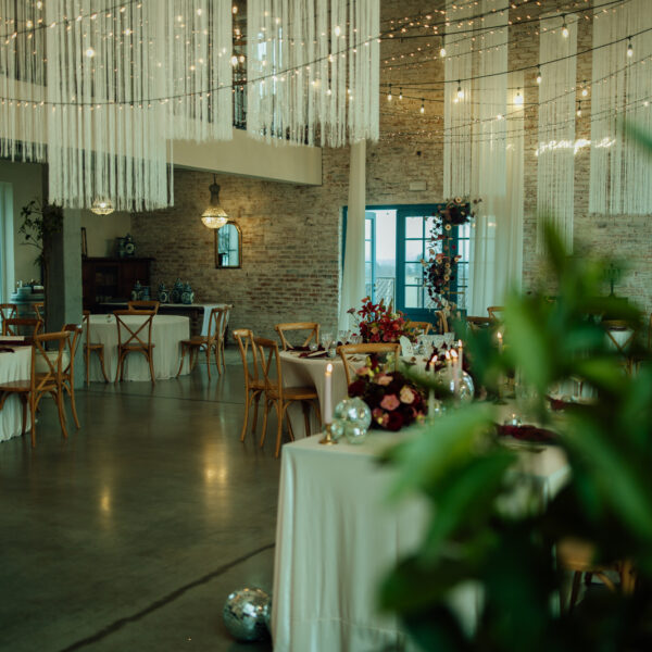 Odkryj magię niezapomnianego reportażu ślubnego w Villa Love w Krakowie. Profesjonalny fotograf na ślub i wesele uchwyci każdy emocjonujący moment Waszej uroczystości. #ŚlubMałopolska #FotografŚląsk #VillaLoveKraków