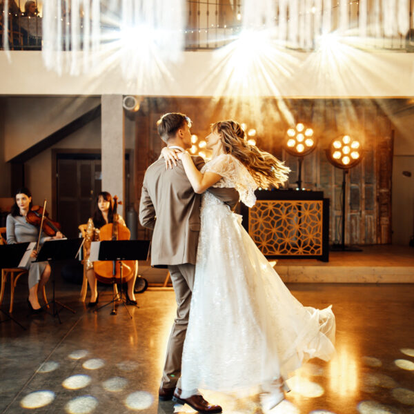 Odkryj magię niezapomnianego reportażu ślubnego w Villa Love w Krakowie. Profesjonalny fotograf na ślub i wesele uchwyci każdy emocjonujący moment Waszej uroczystości. #ŚlubMałopolska #FotografŚląsk #VillaLoveKraków