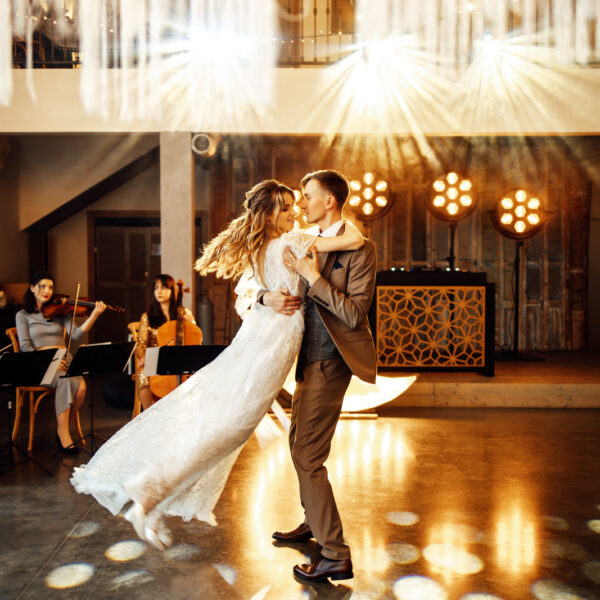 Odkryj magię niezapomnianego reportażu ślubnego w Villa Love w Krakowie. Profesjonalny fotograf na ślub i wesele uchwyci każdy emocjonujący moment Waszej uroczystości. #ŚlubMałopolska #FotografŚląsk #VillaLoveKraków