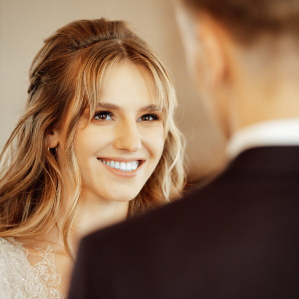 Odkryj magię niezapomnianego reportażu ślubnego w Villa Love w Krakowie. Profesjonalny fotograf na ślub i wesele uchwyci każdy emocjonujący moment Waszej uroczystości. #ŚlubMałopolska #FotografŚląsk #VillaLoveKraków