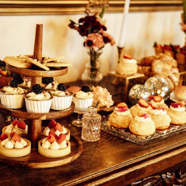 Odkryj magię niezapomnianego reportażu ślubnego w Villa Love w Krakowie. Profesjonalny fotograf na ślub i wesele uchwyci każdy emocjonujący moment Waszej uroczystości. #ŚlubMałopolska #FotografŚląsk #VillaLoveKraków