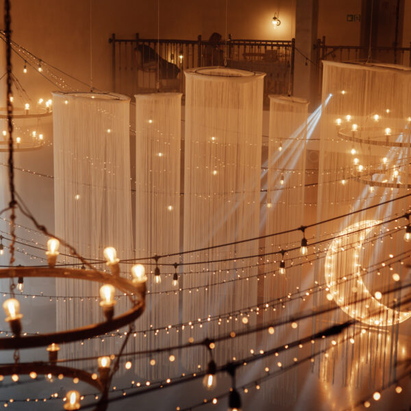 Odkryj magię niezapomnianego reportażu ślubnego w Villa Love w Krakowie. Profesjonalny fotograf na ślub i wesele uchwyci każdy emocjonujący moment Waszej uroczystości. #ŚlubMałopolska #FotografŚląsk #VillaLoveKraków